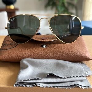 Ray-Ban Classic Gold Green Aviator Sunglasses. Polarized